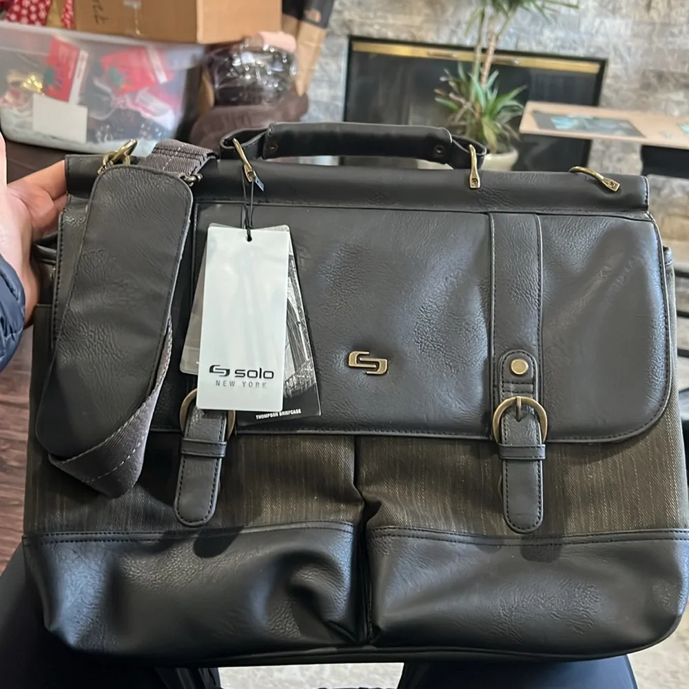 Solo Thompson 15.6-Inch Briefcase with Padded Laptop Compartment, Brown